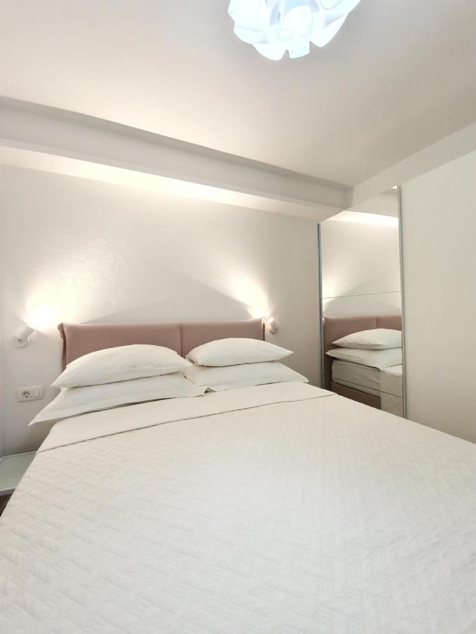Apartments Karla Бибине Екстериор снимка