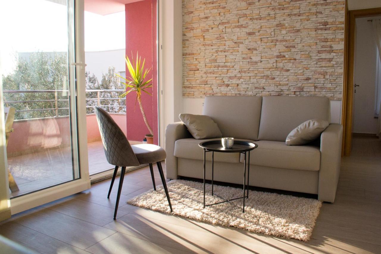 Apartments Karla Бибине Екстериор снимка