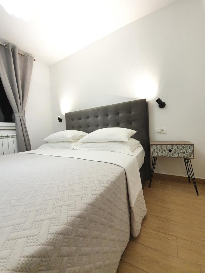 Apartments Karla Бибине Екстериор снимка