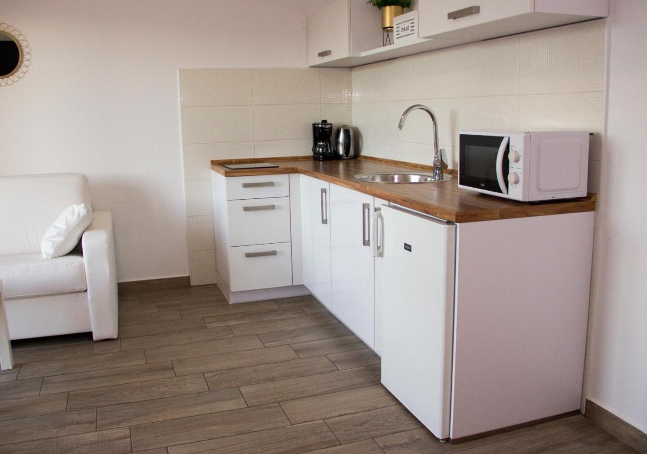Apartments Karla Бибине Екстериор снимка