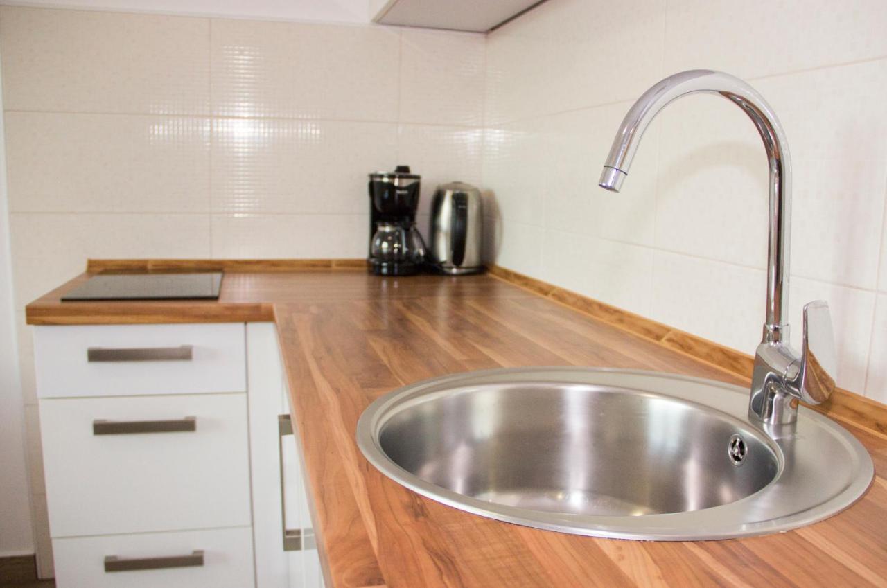 Apartments Karla Бибине Екстериор снимка