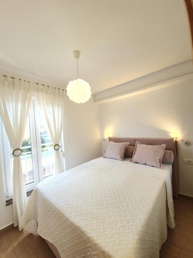 Apartments Karla Бибине Екстериор снимка