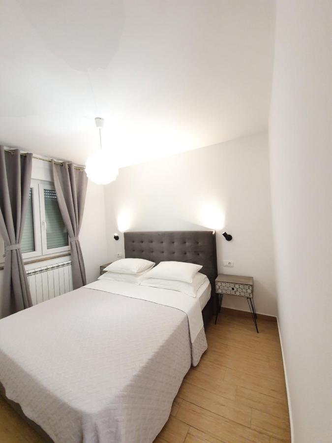 Apartments Karla Бибине Екстериор снимка