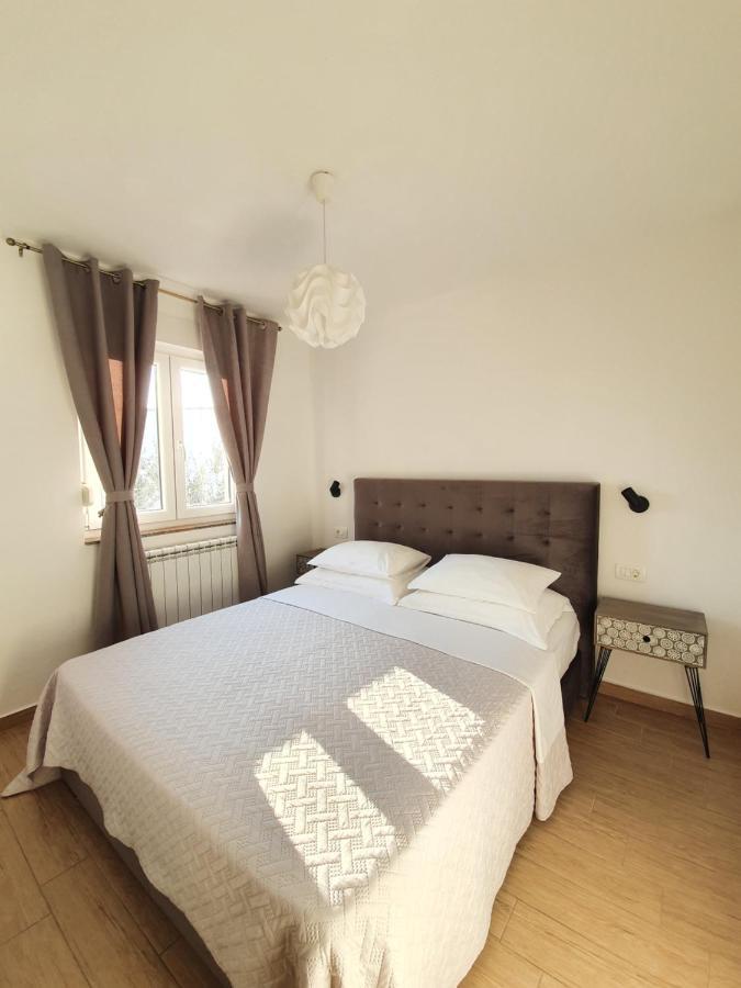 Apartments Karla Бибине Екстериор снимка