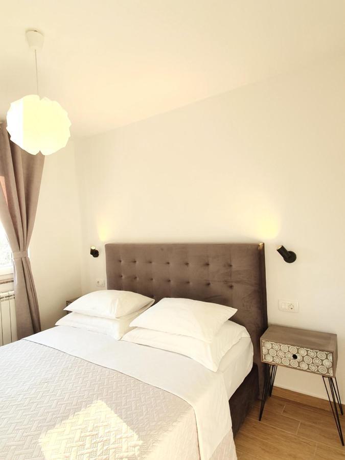 Apartments Karla Бибине Екстериор снимка