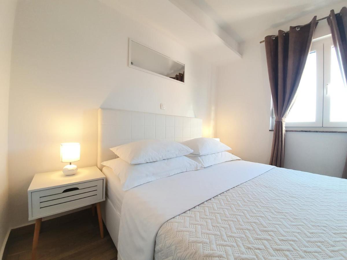 Apartments Karla Бибине Екстериор снимка