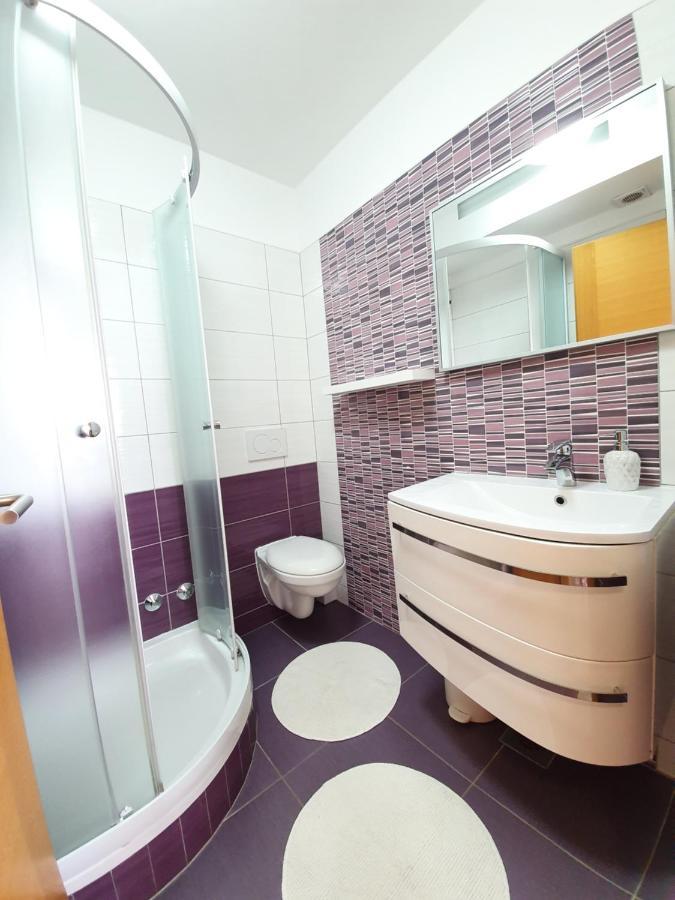 Apartments Karla Бибине Екстериор снимка