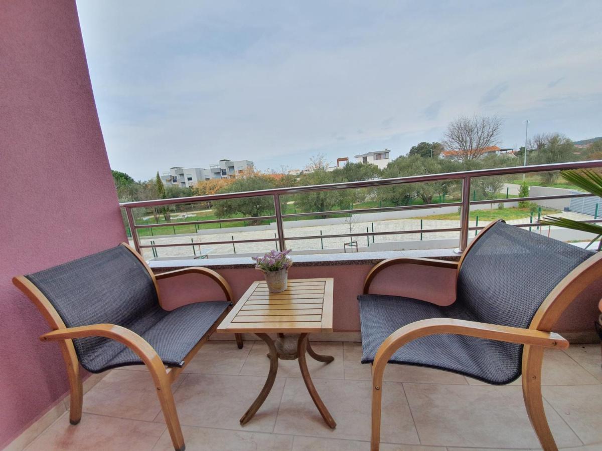 Apartments Karla Бибине Екстериор снимка