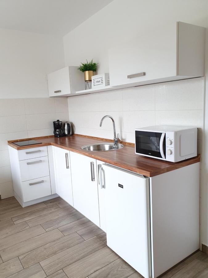 Apartments Karla Бибине Екстериор снимка